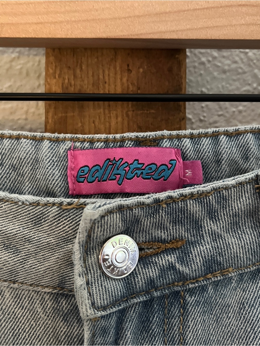 $98 Edikted Wide Leg Baggy Denim Jeans Pink Bows on Pockets Size Medium - Picture 4 of 10